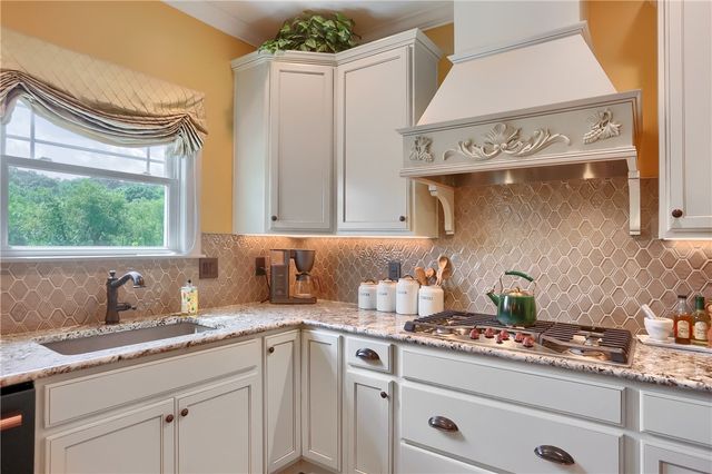 217 Hickory Ln, Adams Twp, PA 16046