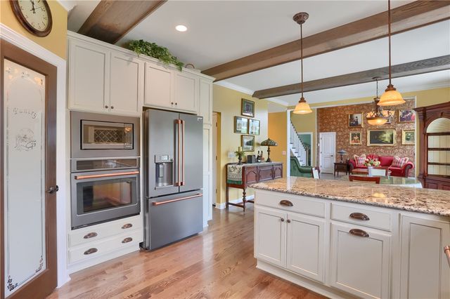 217 Hickory Ln, Adams Twp, PA 16046