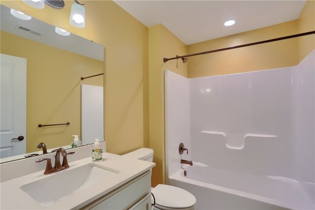 217 Hickory Ln, Adams Twp, PA 16046