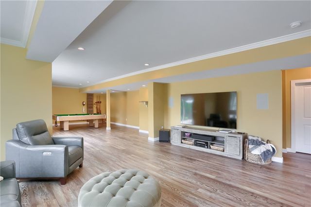 217 Hickory Ln, Adams Twp, PA 16046