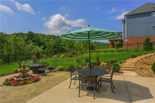 217 Hickory Ln, Adams Twp, PA 16046