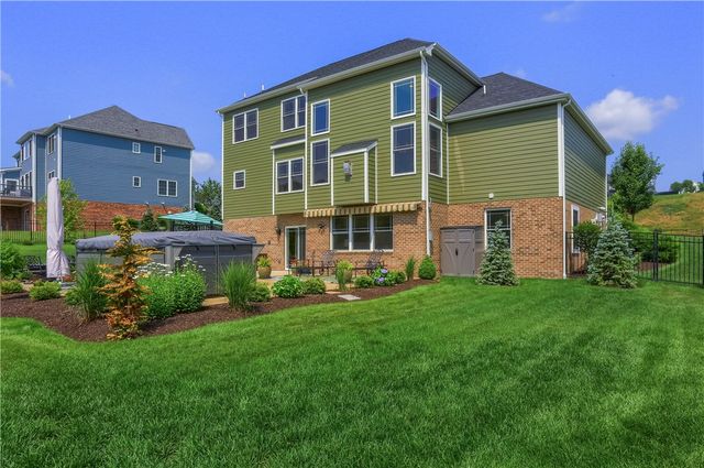 217 Hickory Ln, Adams Twp, PA 16046