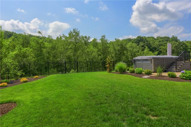 217 Hickory Ln, Adams Twp, PA 16046
