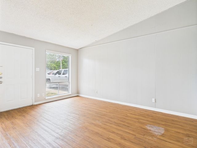 616 51st. ST 104, Austin, TX 78751