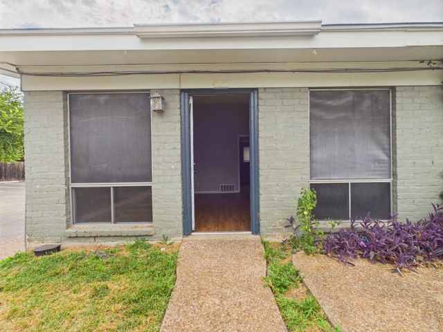 616 51st. ST 104, Austin, TX 78751