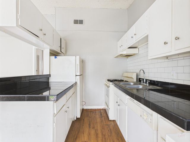 616 51st. ST 104, Austin, TX 78751