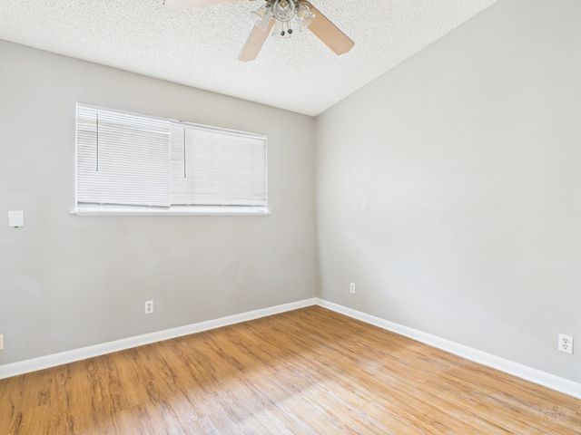 616 51st. ST 104, Austin, TX 78751