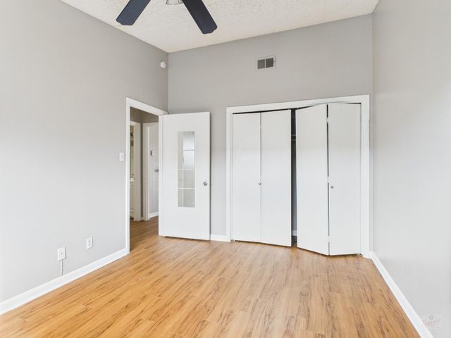 616 51st. ST 104, Austin, TX 78751