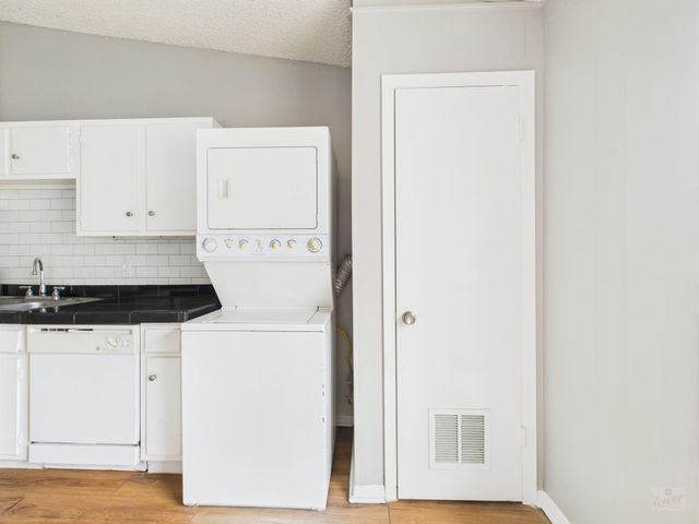 616 51st. ST 104, Austin, TX 78751