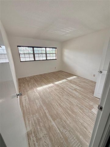 7880 PALM AIRE LANE 203, Sarasota, FL 34243