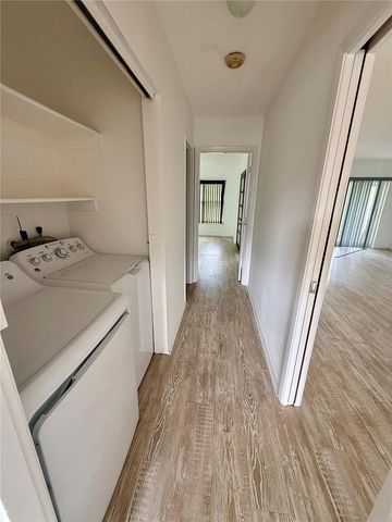 7880 PALM AIRE LANE 203, Sarasota, FL 34243
