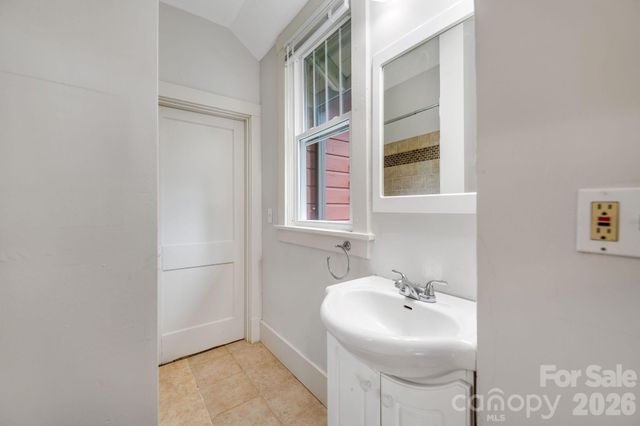 181 Courtland Place, Asheville, NC 28801