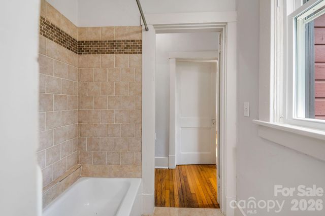 181 Courtland Place, Asheville, NC 28801