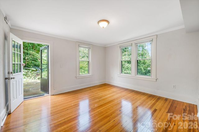 181 Courtland Place, Asheville, NC 28801
