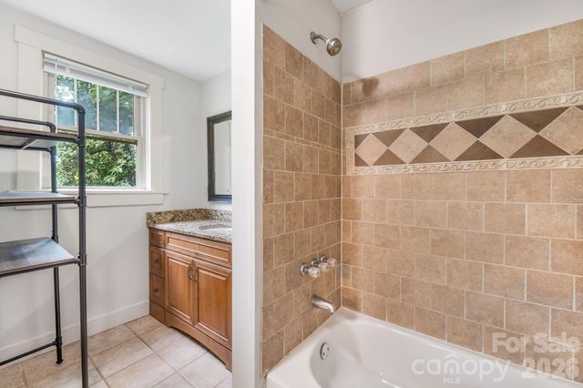 181 Courtland Place, Asheville, NC 28801