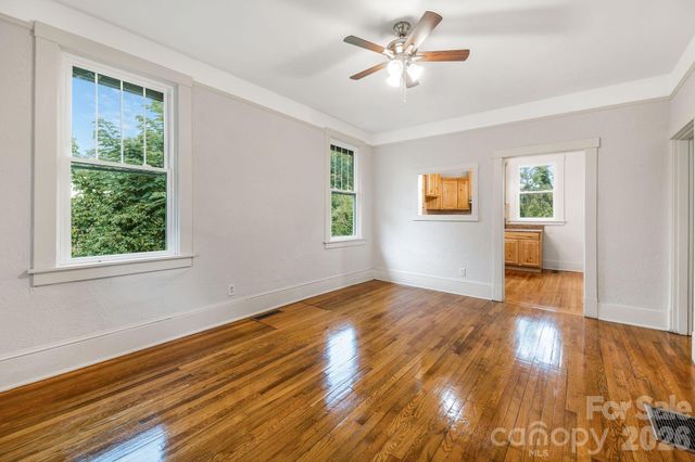 181 Courtland Place, Asheville, NC 28801