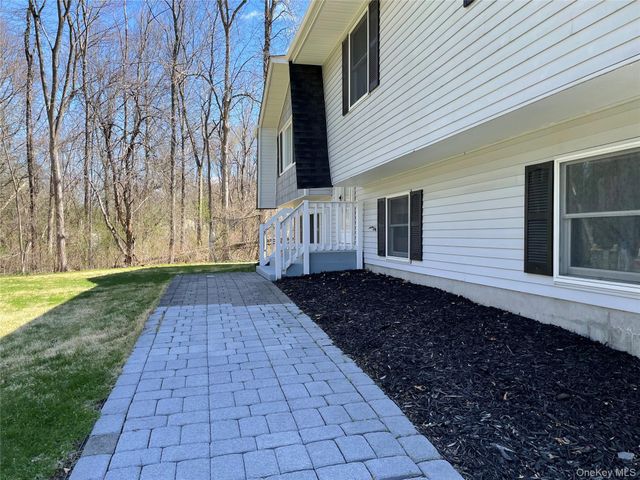 101 Whitetail Run, Chester, NY 10918