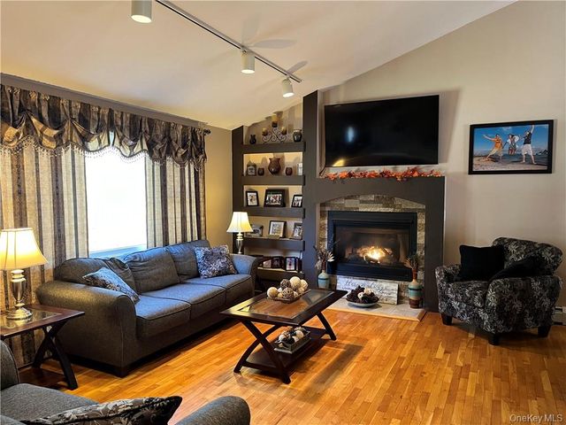 101 Whitetail Run, Chester, NY 10918