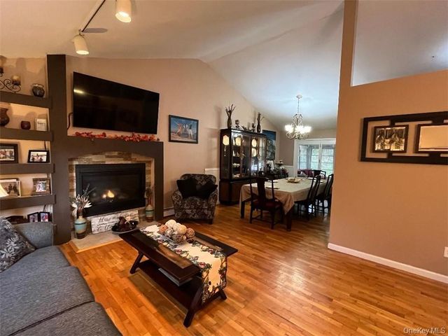 101 Whitetail Run, Chester, NY 10918