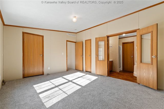 2584 Frogs Creek Road, Charleston, WV 25312