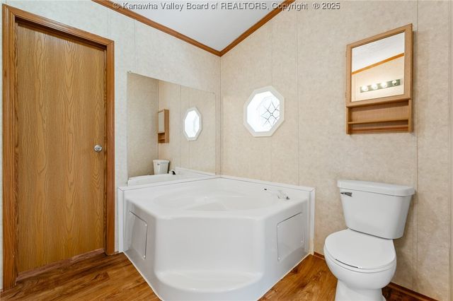 2584 Frogs Creek Road, Charleston, WV 25312