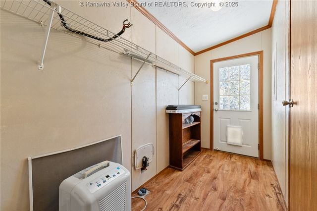 2584 Frogs Creek Road, Charleston, WV 25312