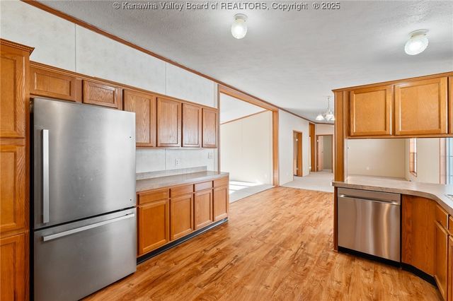 2584 Frogs Creek Road, Charleston, WV 25312