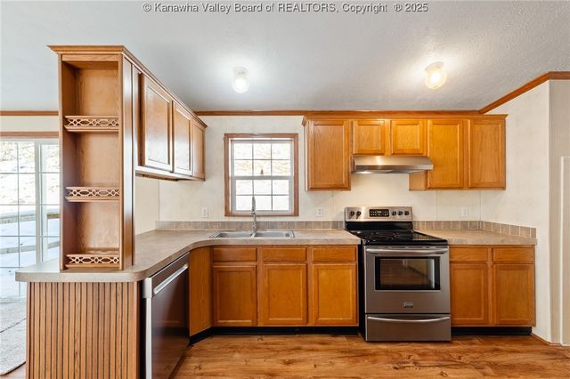 2584 Frogs Creek Road, Charleston, WV 25312