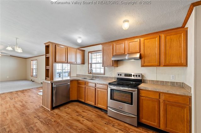 2584 Frogs Creek Road, Charleston, WV 25312