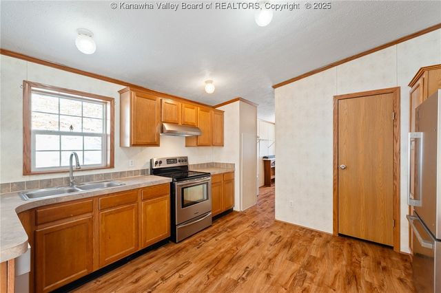 2584 Frogs Creek Road, Charleston, WV 25312