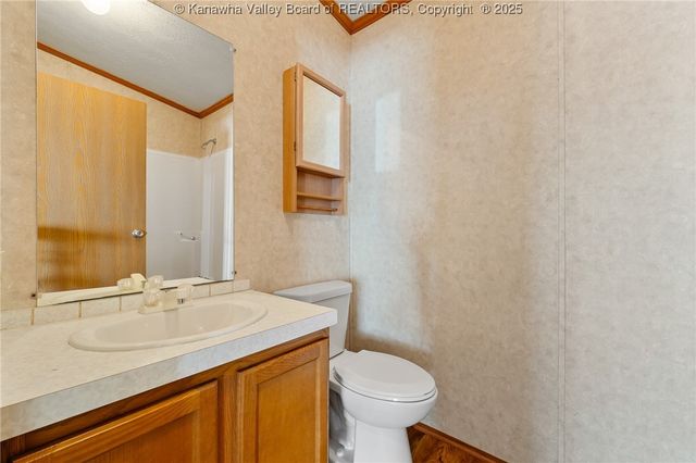 2584 Frogs Creek Road, Charleston, WV 25312