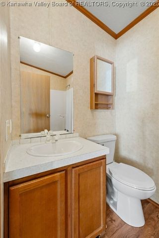 2584 Frogs Creek Road, Charleston, WV 25312