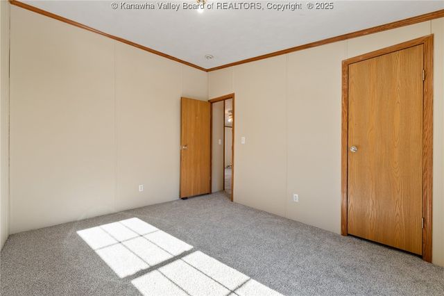 2584 Frogs Creek Road, Charleston, WV 25312