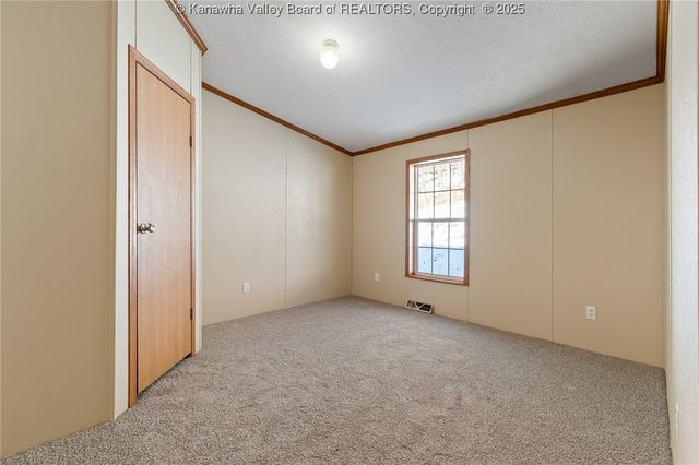 2584 Frogs Creek Road, Charleston, WV 25312