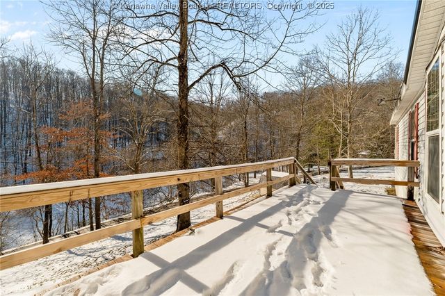 2584 Frogs Creek Road, Charleston, WV 25312