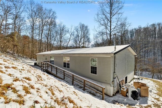 2584 Frogs Creek Road, Charleston, WV 25312