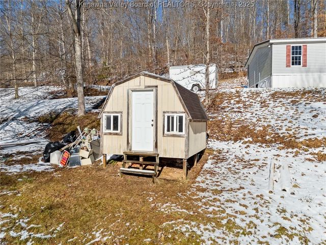 2584 Frogs Creek Road, Charleston, WV 25312