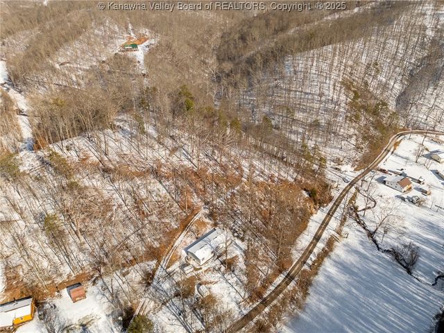 2584 Frogs Creek Road, Charleston, WV 25312