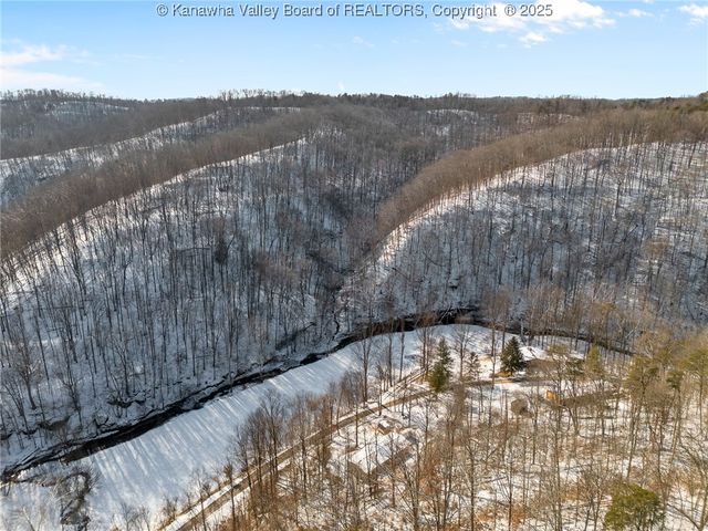 2584 Frogs Creek Road, Charleston, WV 25312