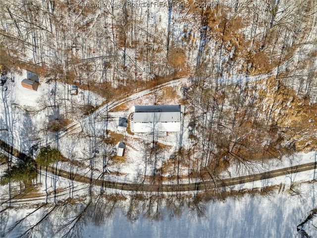 2584 Frogs Creek Road, Charleston, WV 25312