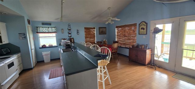 460 616, Sargent, TX 77414