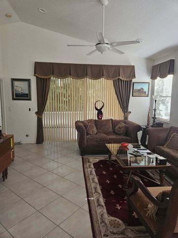 6037 Rossmoor Lakes Court, Boynton Beach, FL 33437