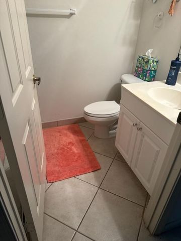 6037 Rossmoor Lakes Court, Boynton Beach, FL 33437