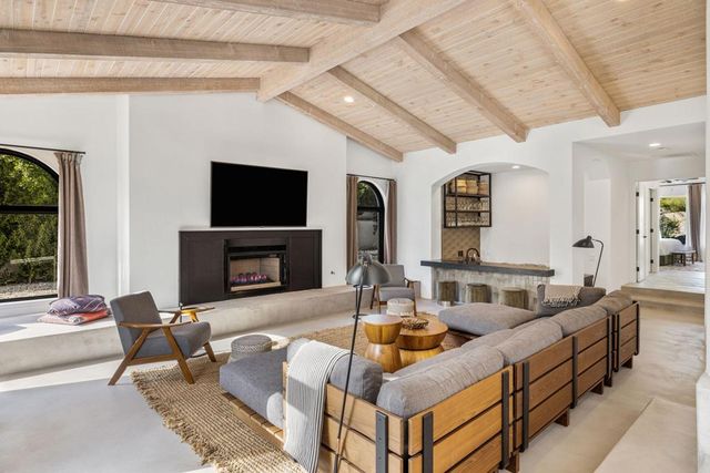 594 W Stevens Road, Palm Springs, CA 92262