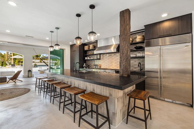 594 W Stevens Road, Palm Springs, CA 92262