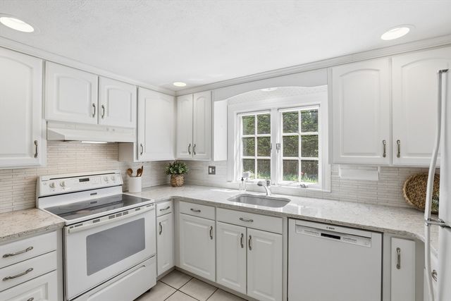 9 Deacon Hunt Drive, Acton, MA 01720