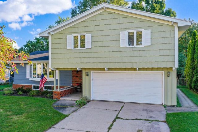 336 BROOKRIDGE STREET, Green Bay, WI 54301