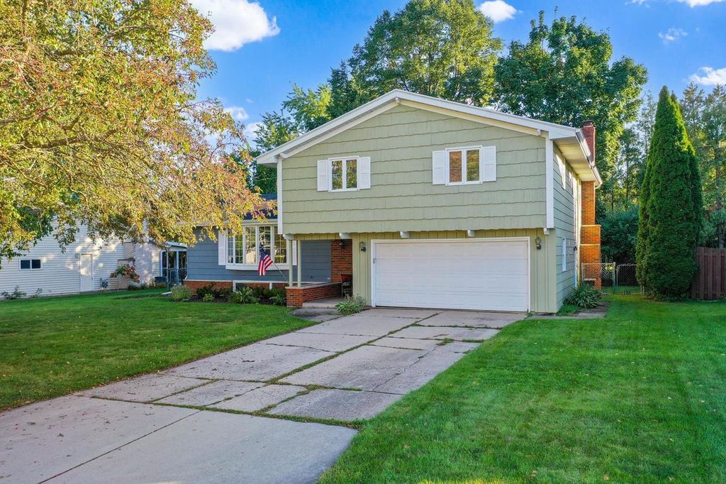 336 BROOKRIDGE STREET, Green Bay, WI 54301
