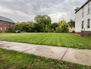 4153 W Warren Avenue, Detroit, MI 48210
