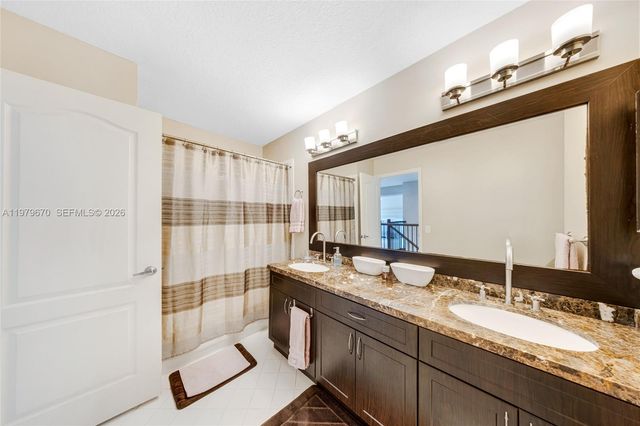 10917 NW 59th St, Doral, FL 33178